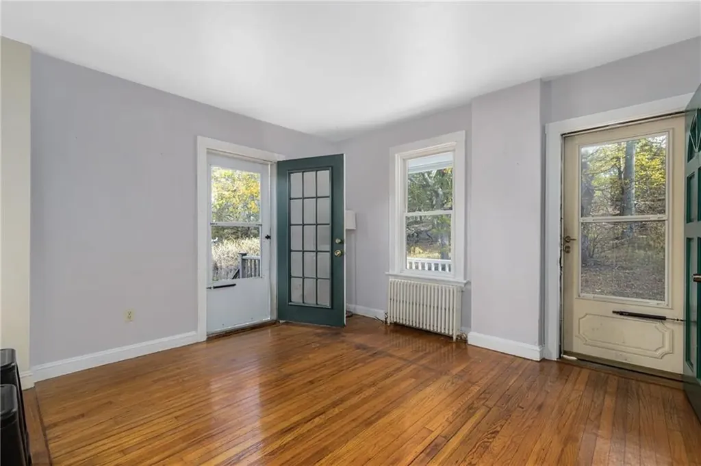 17 19 Meikle Avenue Newport RI 02840