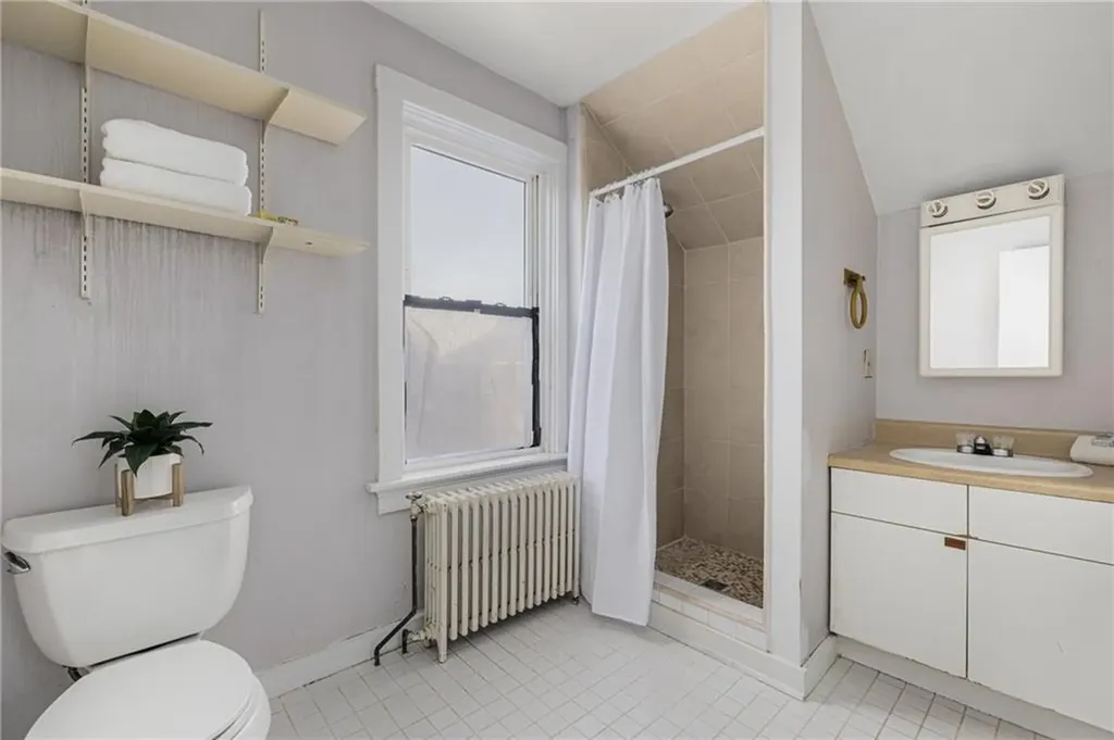 17 19 Meikle Avenue Newport RI 02840