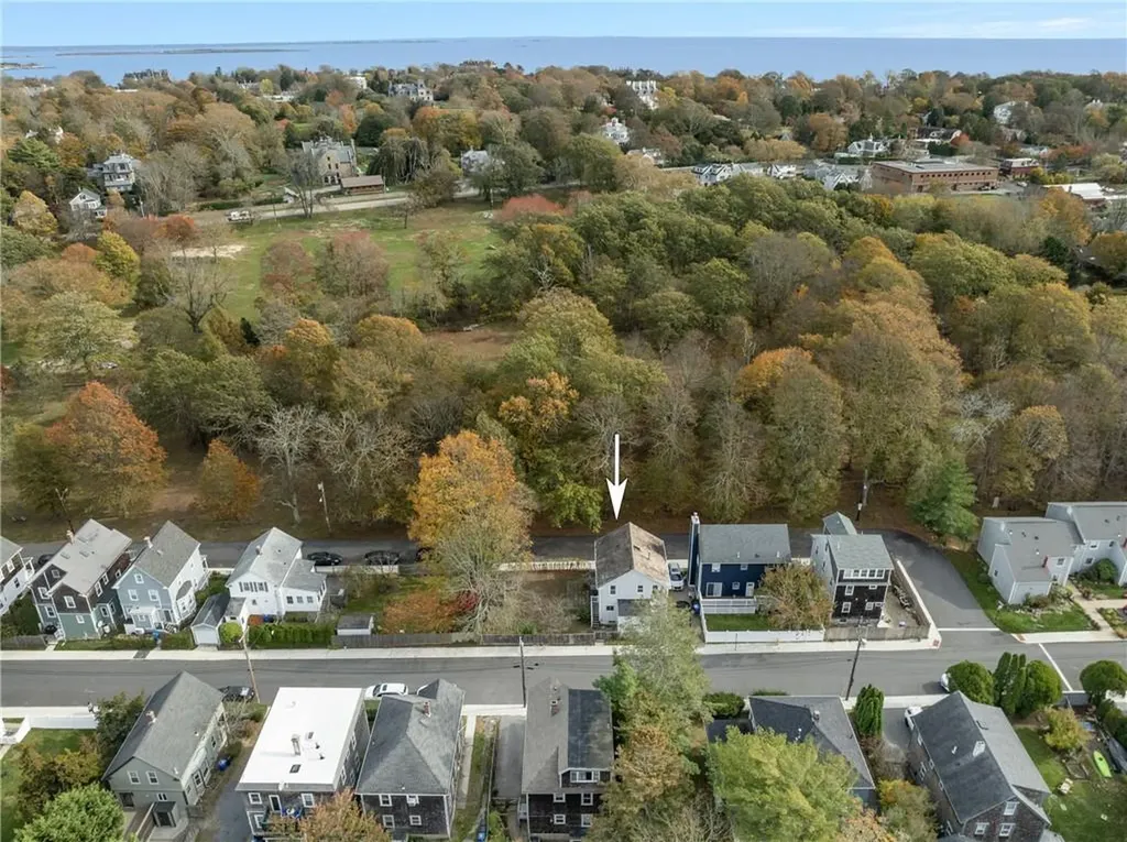 17 19 Meikle Avenue Newport RI 02840