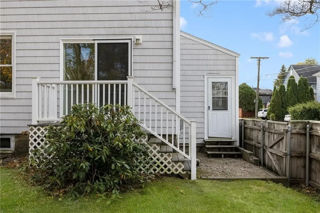 17 19 Meikle Avenue Newport RI 02840