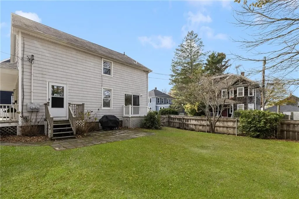 17 19 Meikle Avenue Newport RI 02840