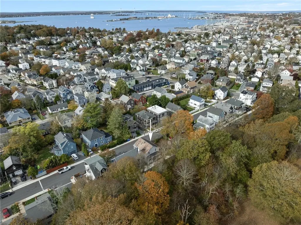 17 19 Meikle Avenue Newport RI 02840