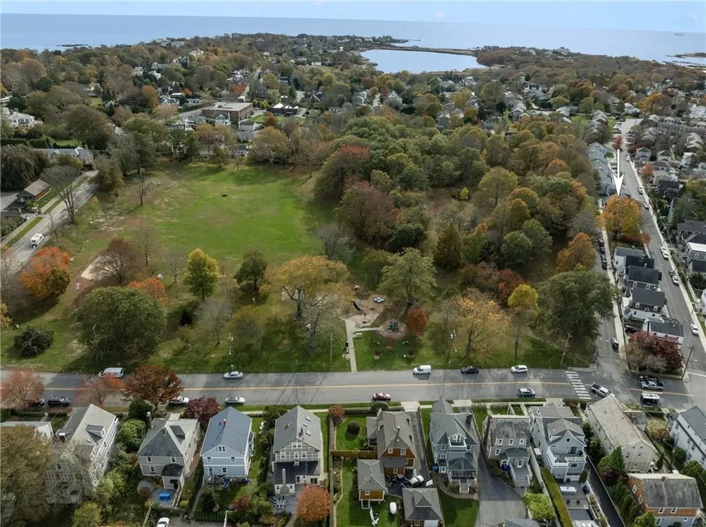 17 19 Meikle Avenue Newport RI 02840