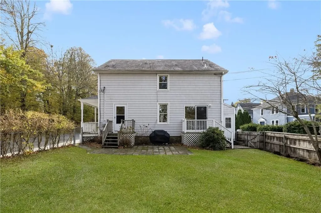 17 19 Meikle Avenue Newport RI 02840