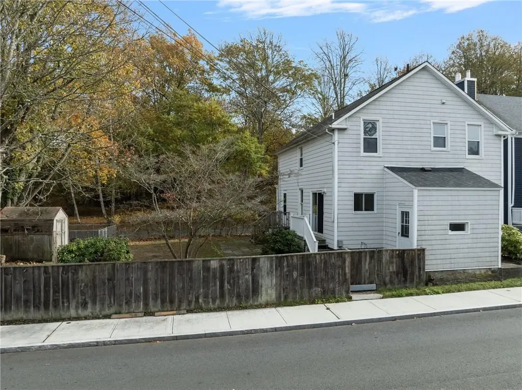 17 19 Meikle Avenue Newport RI 02840
