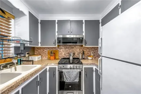 2 Longwood Avenue Providence RI 02908