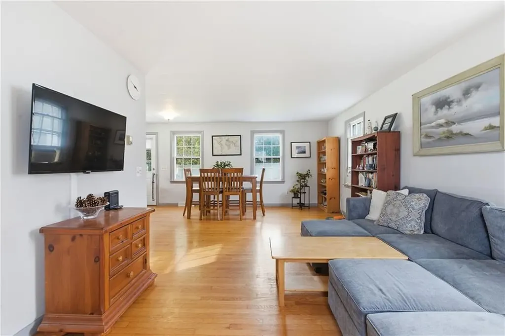 81 Sprague Avenue East Providence RI 02915