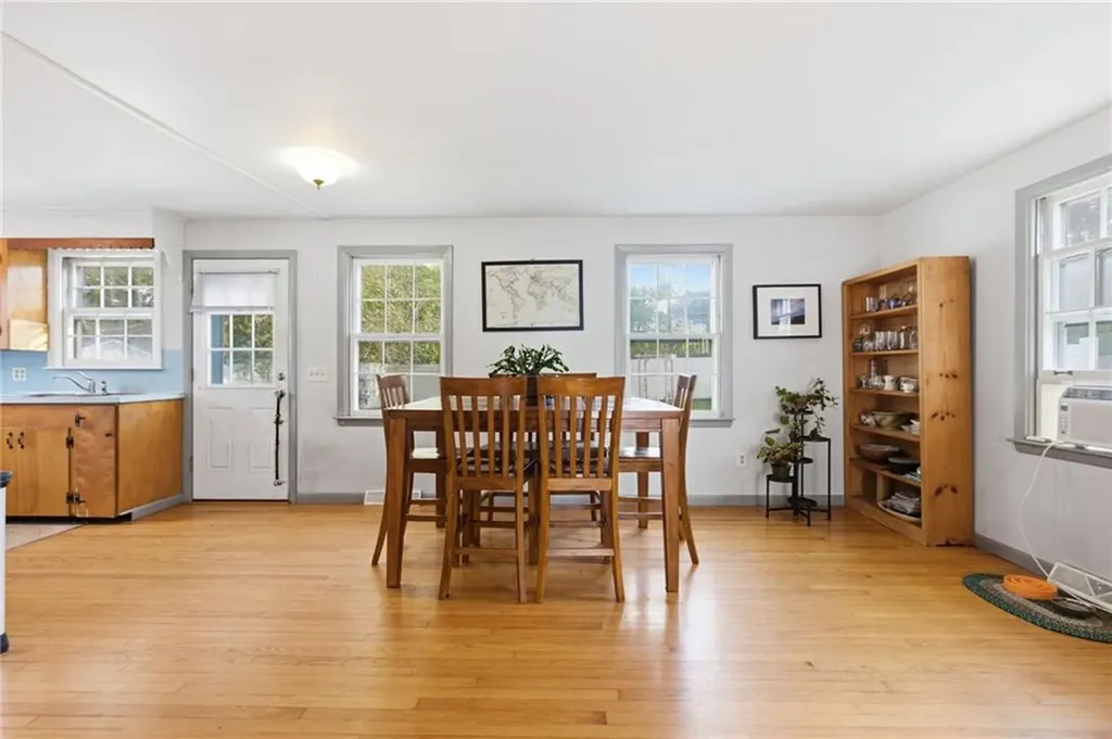 81 Sprague Avenue East Providence RI 02915