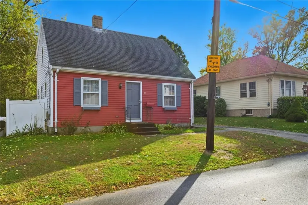 81 Sprague Avenue East Providence RI 02915