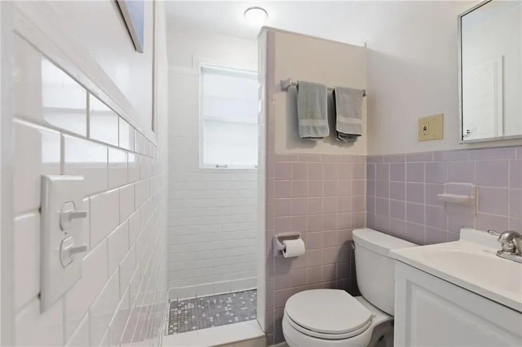 81 Sprague Avenue East Providence RI 02915