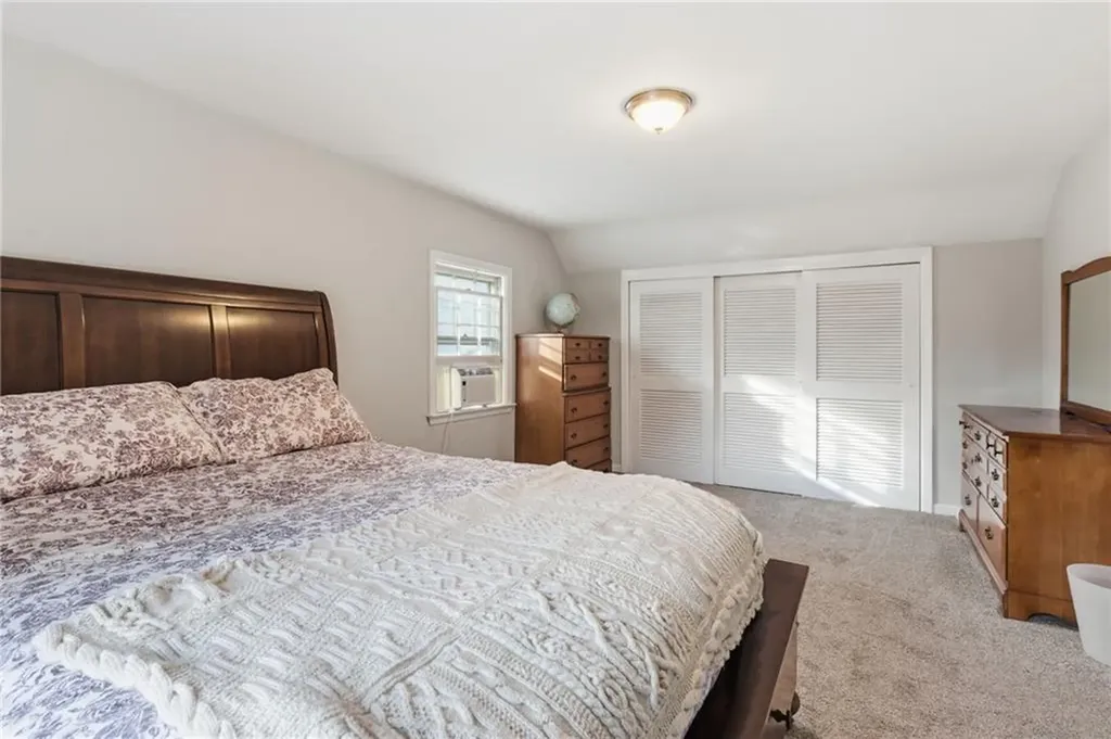 81 Sprague Avenue East Providence RI 02915