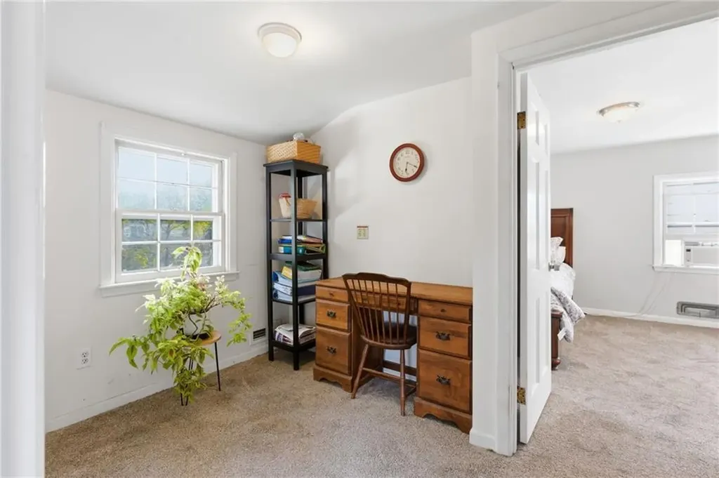 81 Sprague Avenue East Providence RI 02915