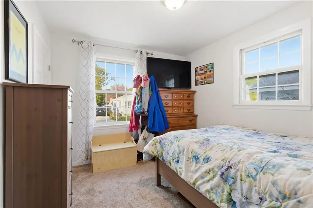 81 Sprague Avenue East Providence RI 02915