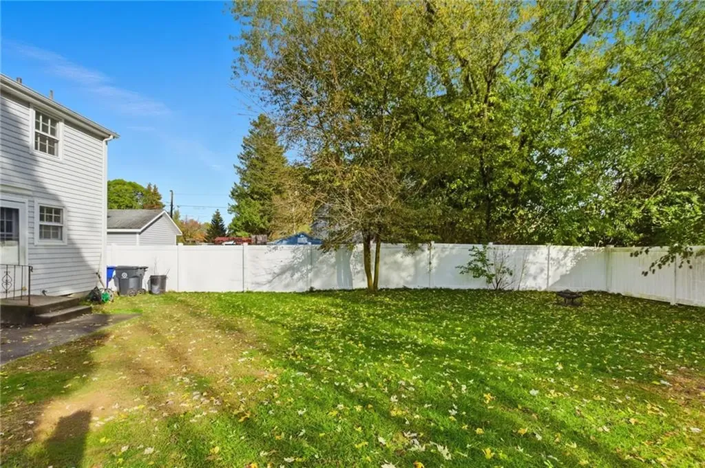 81 Sprague Avenue East Providence RI 02915