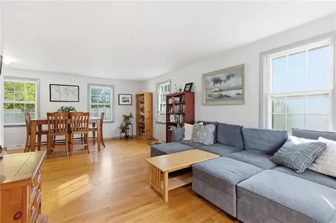 81 Sprague Avenue East Providence RI 02915