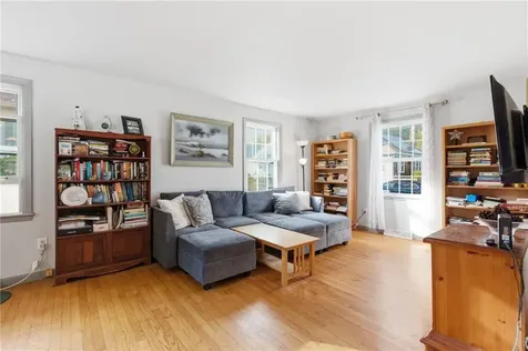 81 Sprague Avenue East Providence RI 02915