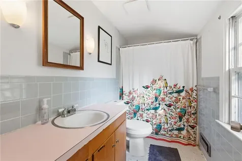 81 Sprague Avenue East Providence RI 02915