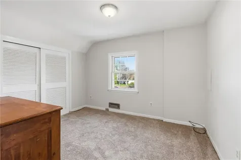 81 Sprague Avenue East Providence RI 02915