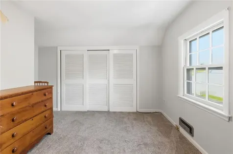 81 Sprague Avenue East Providence RI 02915