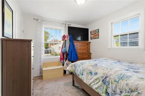 81 Sprague Avenue East Providence RI 02915