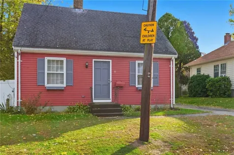 81 Sprague Avenue East Providence RI 02915