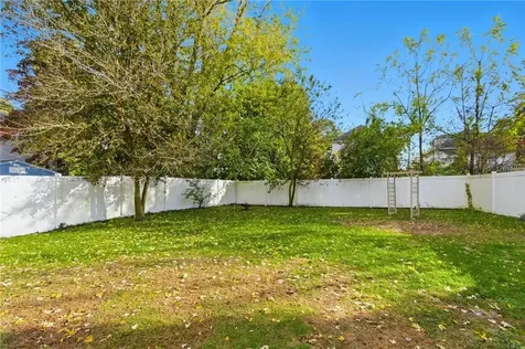 81 Sprague Avenue East Providence RI 02915