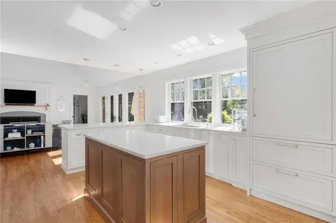 5 Boxwood Court Barrington RI 02806