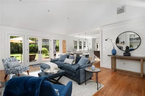 5 Boxwood Court Barrington RI 02806