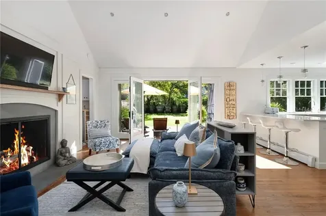 5 Boxwood Court Barrington RI 02806