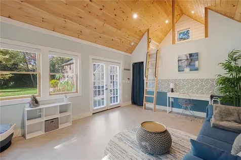 5 Boxwood Court Barrington RI 02806