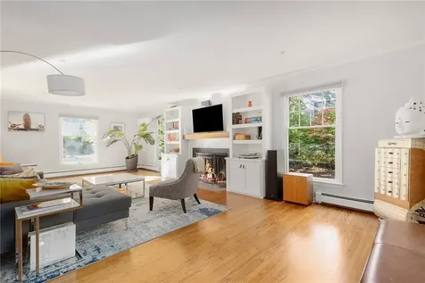 5 Boxwood Court Barrington RI 02806