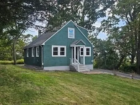 15 Rocky Avenue Tiverton RI 02878