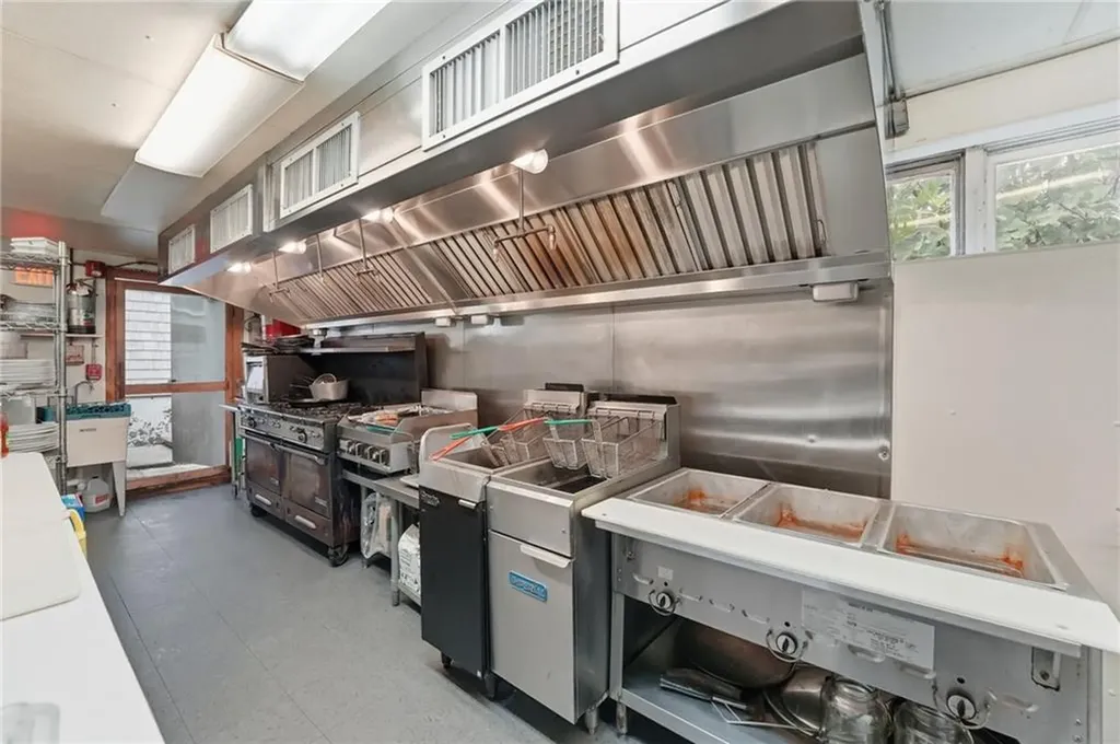 170 Franklin Street Bristol RI 02809