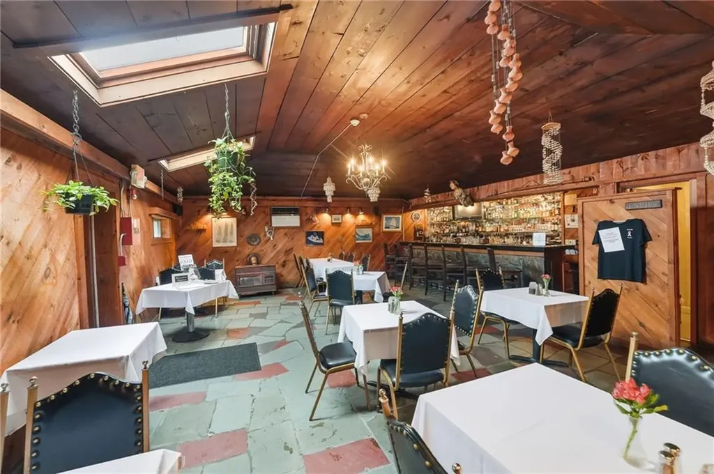 170 Franklin Street Bristol RI 02809