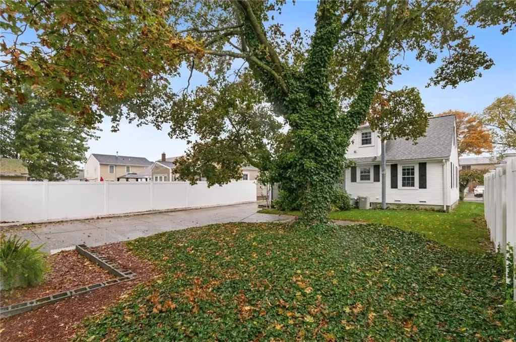 36 Dean Street Pawtucket RI 02861