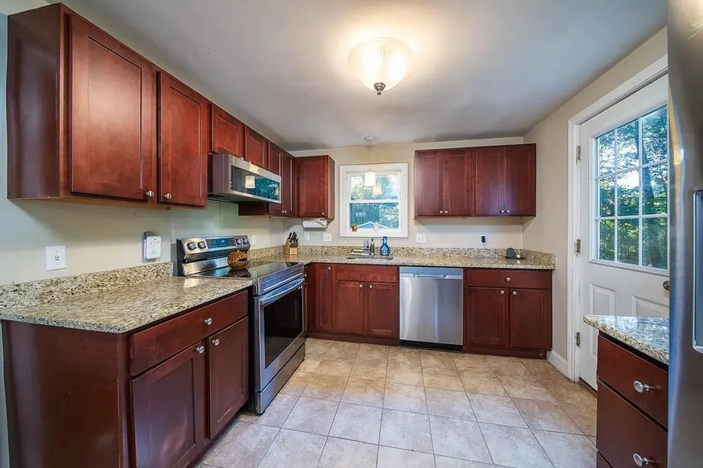 36 Bowen Briggs Avenue Warwick RI 02886