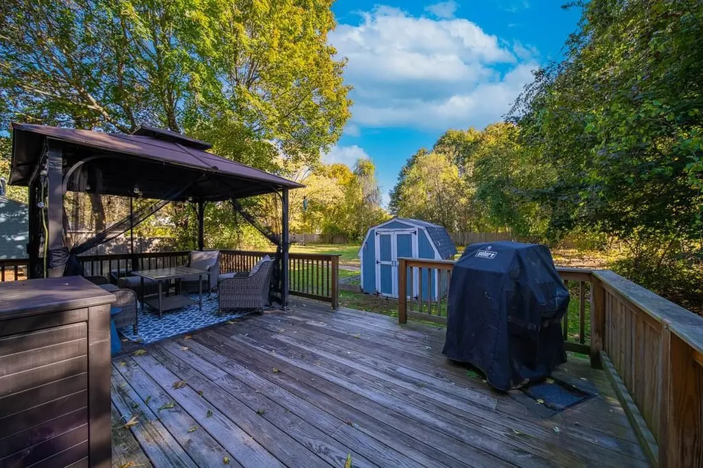 36 Bowen Briggs Avenue Warwick RI 02886