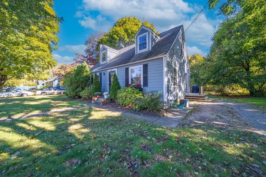 36 Bowen Briggs Avenue Warwick RI 02886