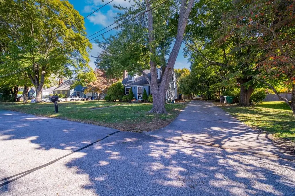 36 Bowen Briggs Avenue Warwick RI 02886