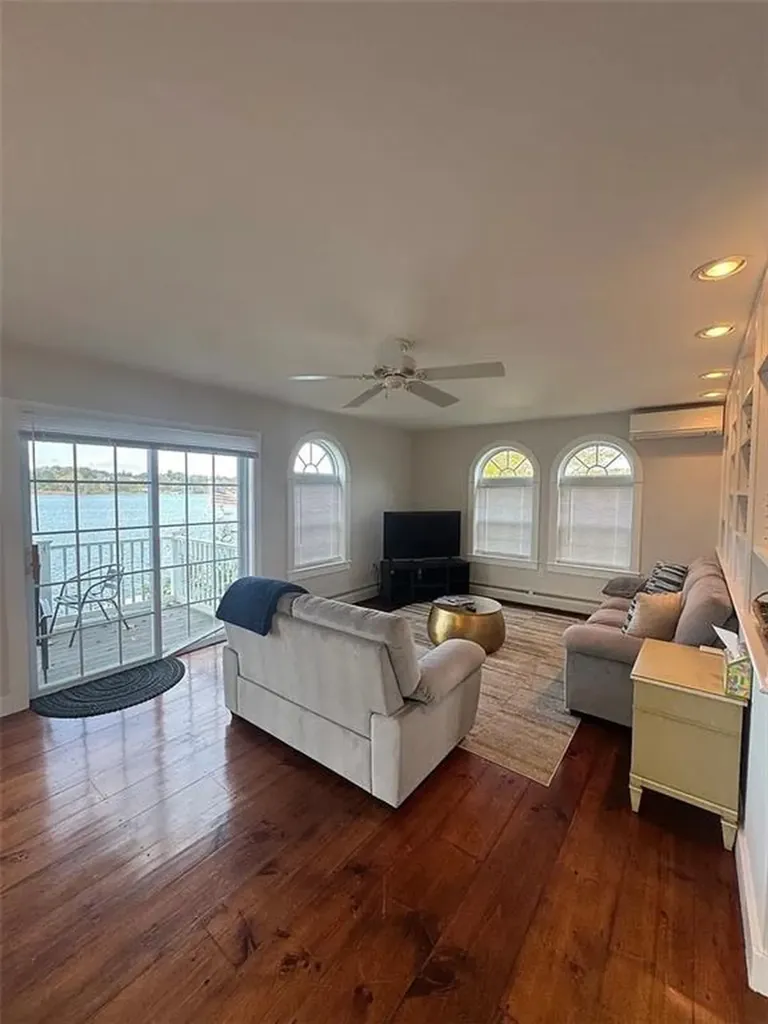 67 Lawrence Court Tiverton RI 02878