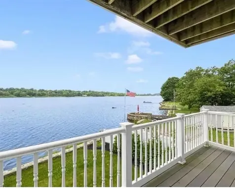 67 Lawrence Court Tiverton RI 02878