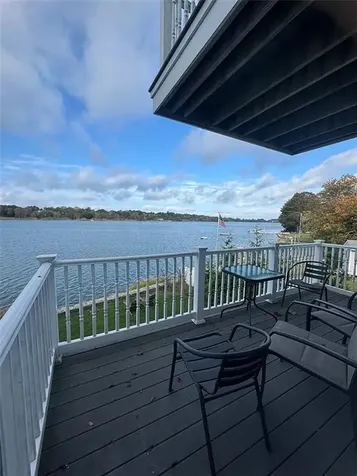 67 Lawrence Court Tiverton RI 02878