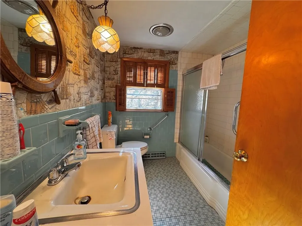 33 Howard Avenue North Providence RI 02911