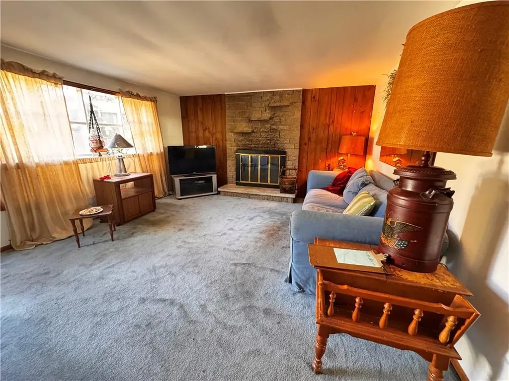 33 Howard Avenue North Providence RI 02911