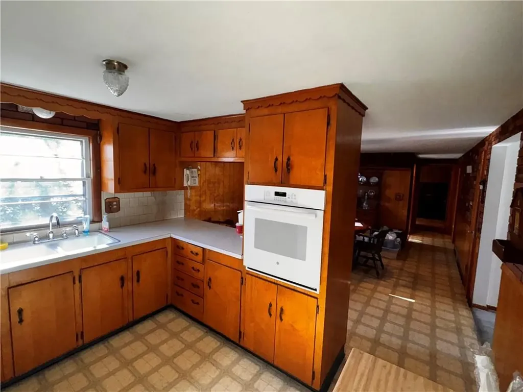 33 Howard Avenue North Providence RI 02911