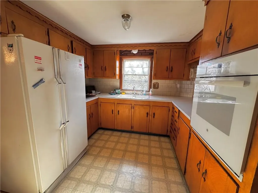 33 Howard Avenue North Providence RI 02911