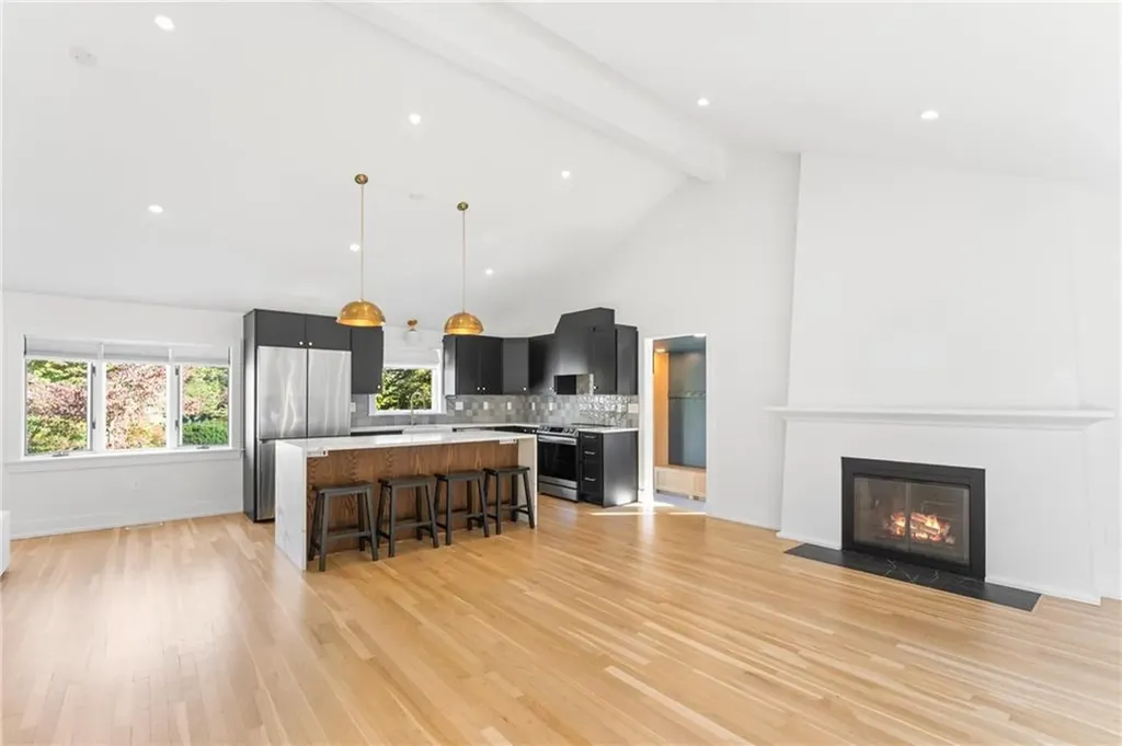 7 Carpenter Avenue Barrington RI 02806