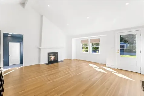 7 Carpenter Avenue Barrington RI 02806