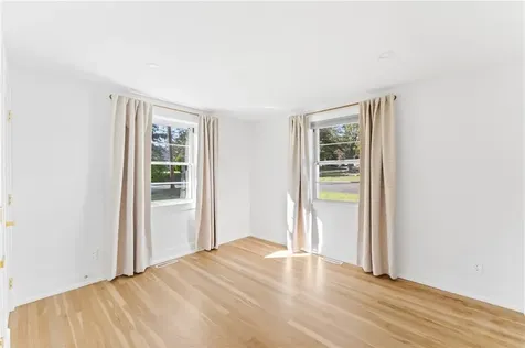 7 Carpenter Avenue Barrington RI 02806