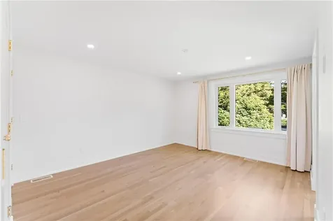 7 Carpenter Avenue Barrington RI 02806